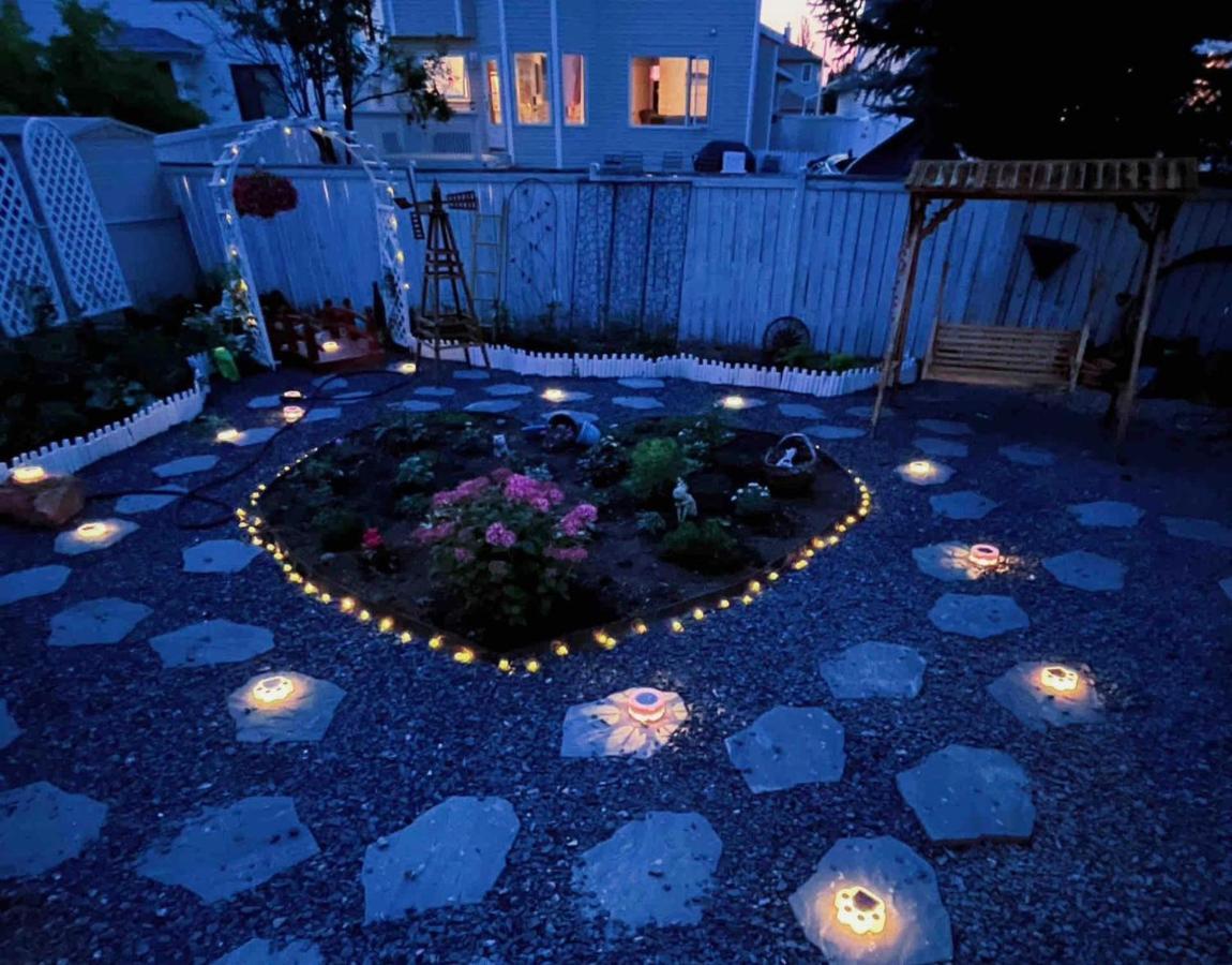 Elegant Garden Suite&2Mins Bus Station Close Lrt& Free Parking Calgary Bagian luar foto
