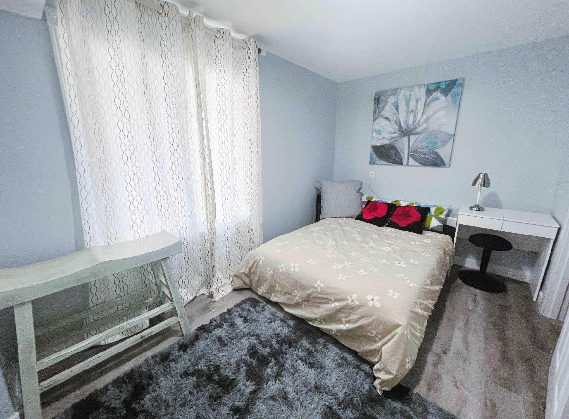 Elegant Garden Suite&2Mins Bus Station Close Lrt& Free Parking Calgary Ruang foto